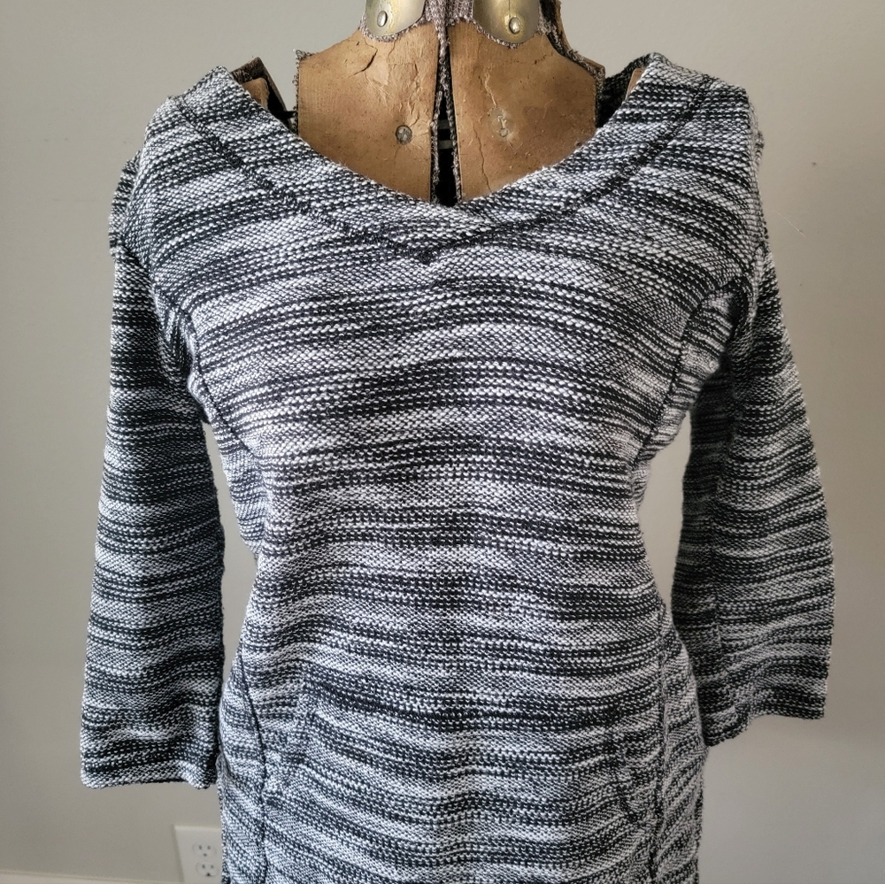 Liz Claiborne Black and White Heather  Weekend  V-Neck  Textured Sweater Size S